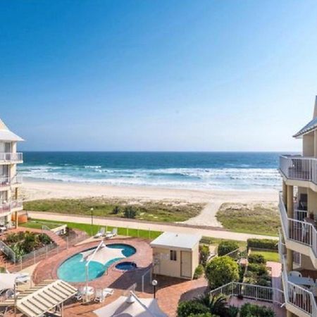 Crystal Beachfront Apartments Gold Coast Bagian luar foto