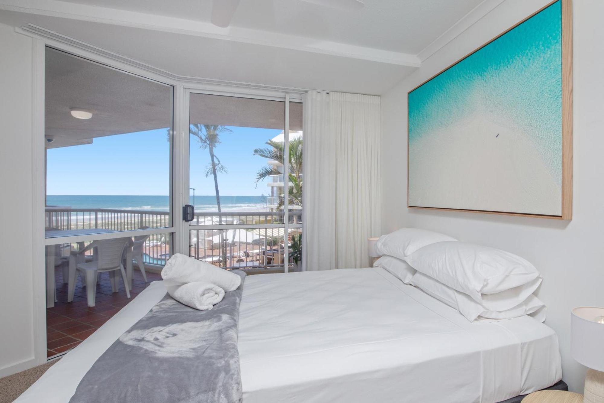 Crystal Beachfront Apartments Gold Coast Bagian luar foto