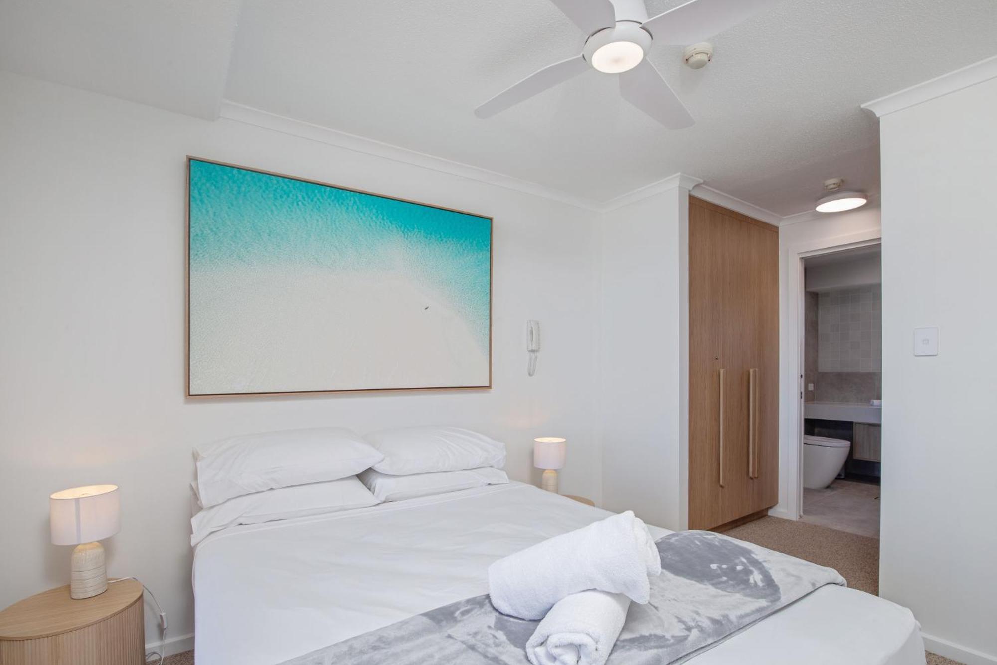 Crystal Beachfront Apartments Gold Coast Bagian luar foto