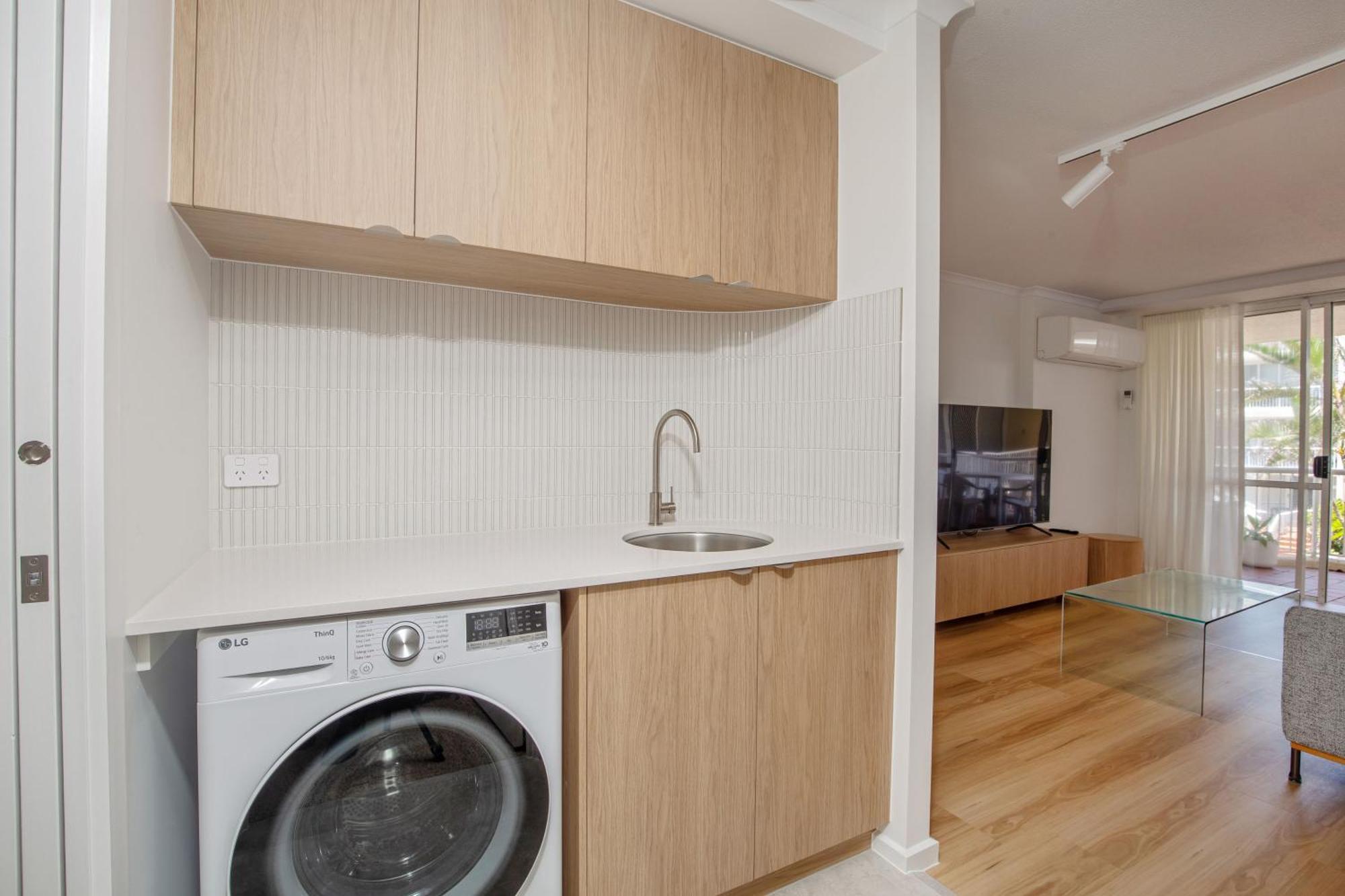 Crystal Beachfront Apartments Gold Coast Bagian luar foto