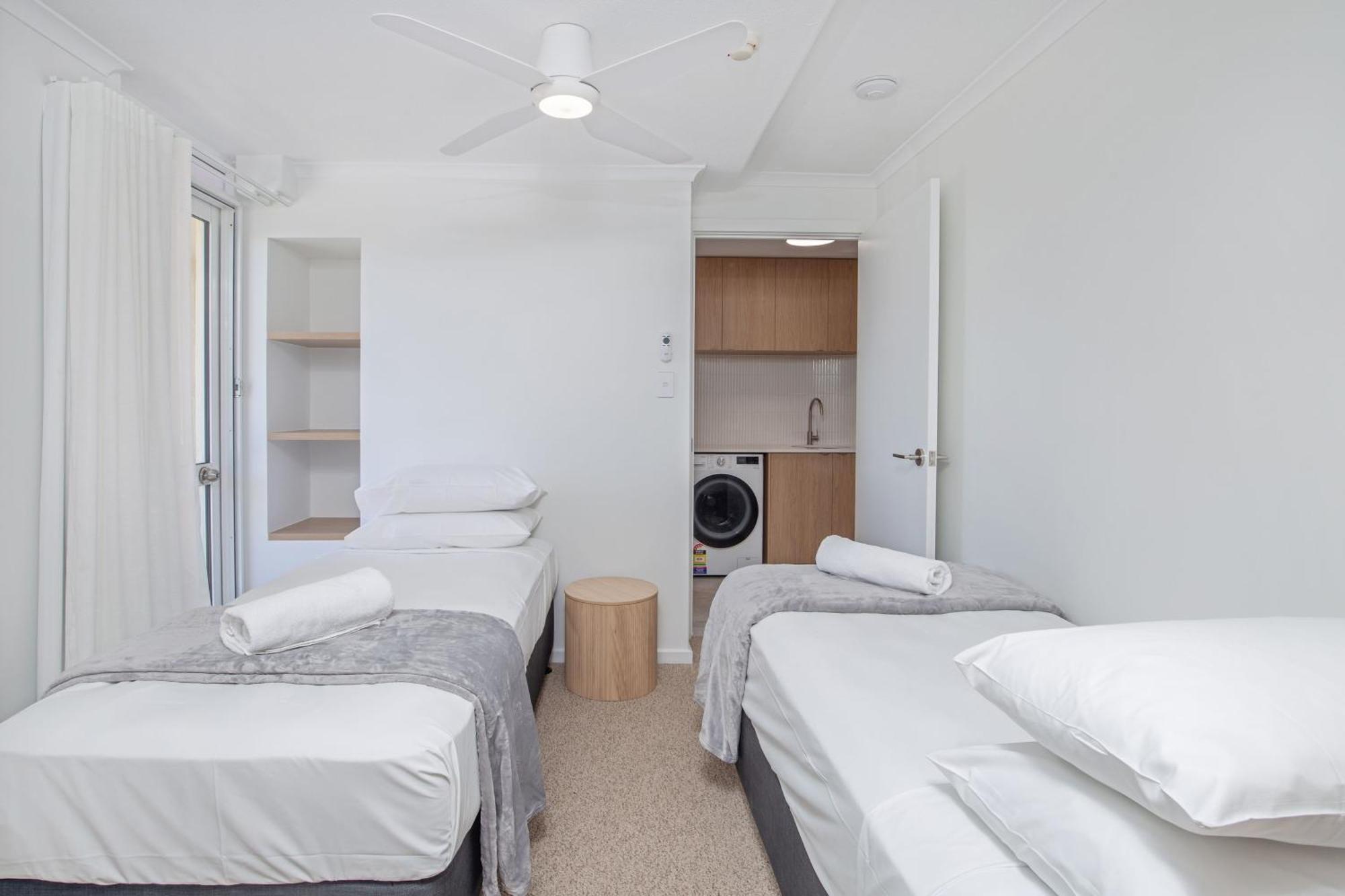 Crystal Beachfront Apartments Gold Coast Bagian luar foto