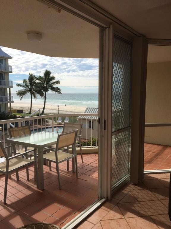 Crystal Beachfront Apartments Gold Coast Bagian luar foto