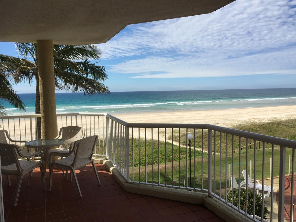 Crystal Beachfront Apartments Gold Coast Bagian luar foto