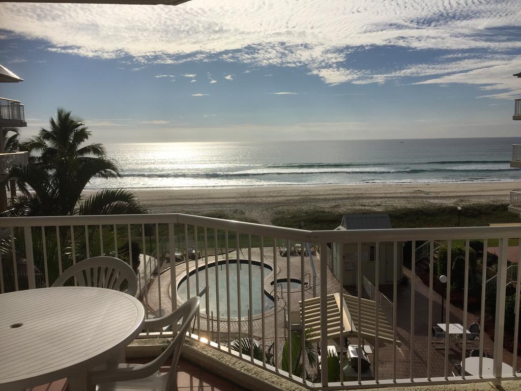 Crystal Beachfront Apartments Gold Coast Bagian luar foto