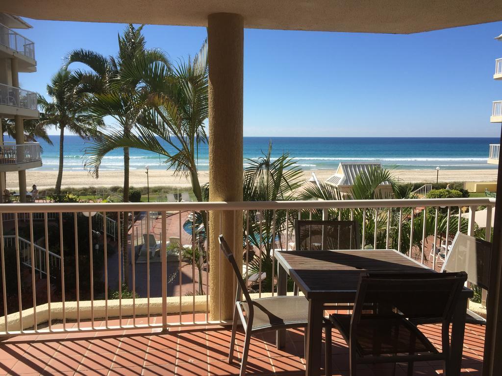 Crystal Beachfront Apartments Gold Coast Bagian luar foto