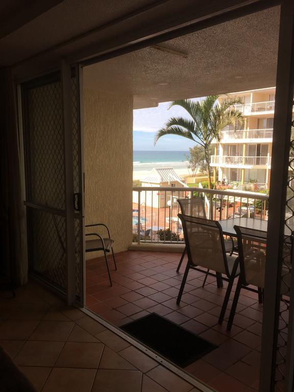 Crystal Beachfront Apartments Gold Coast Bagian luar foto