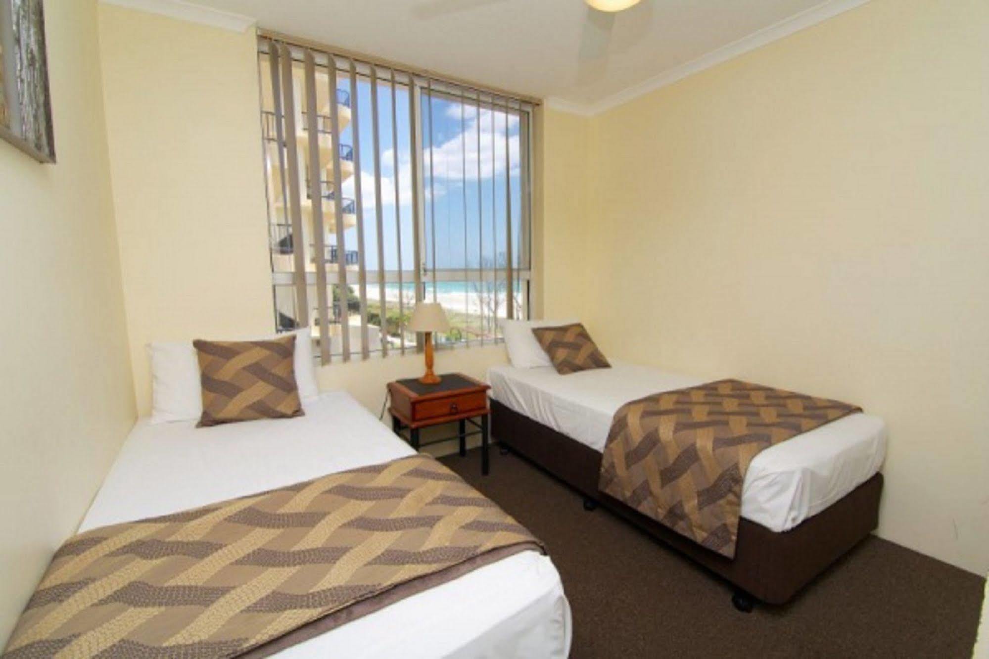 Crystal Beachfront Apartments Gold Coast Bagian luar foto