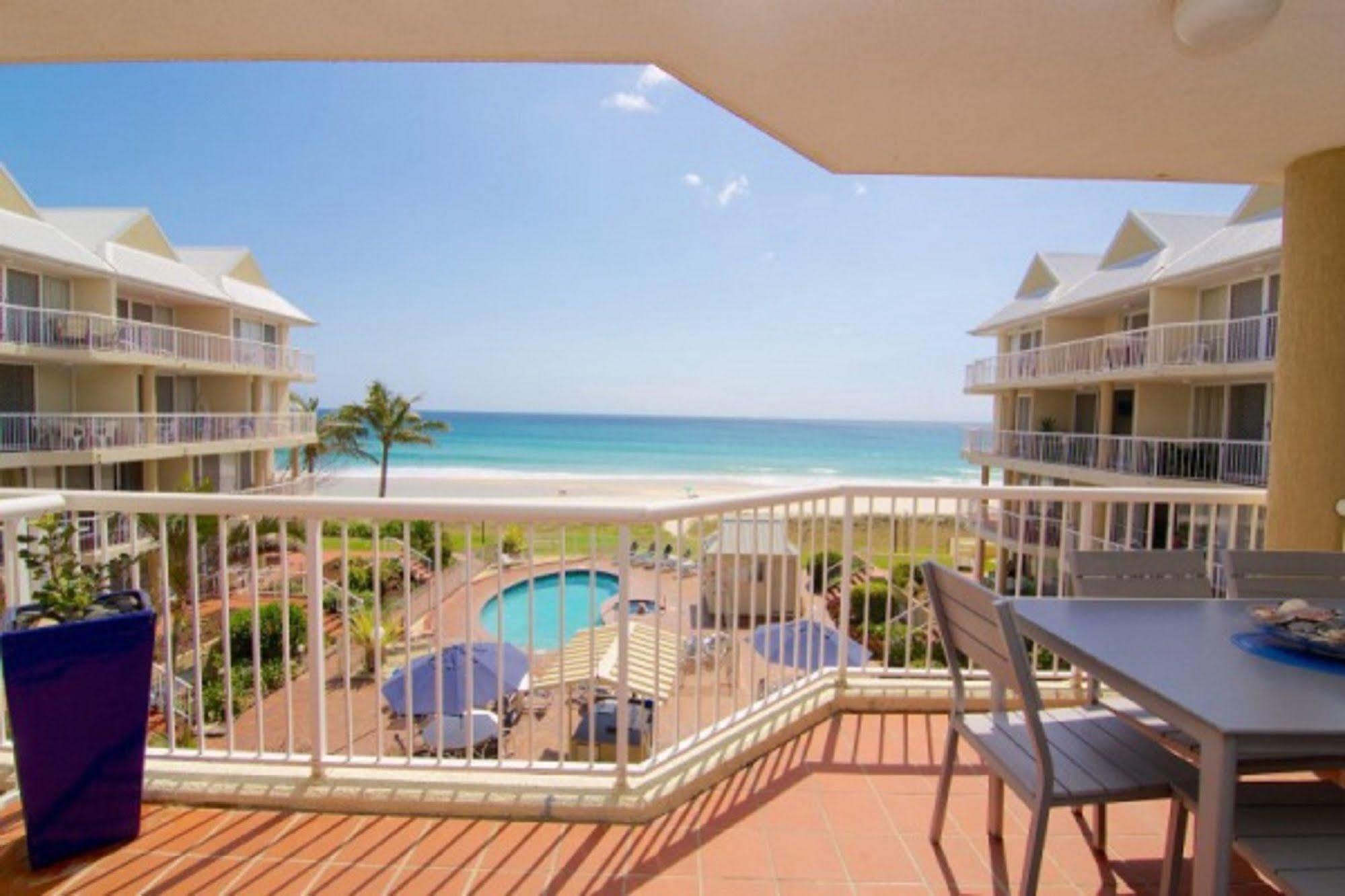 Crystal Beachfront Apartments Gold Coast Bagian luar foto