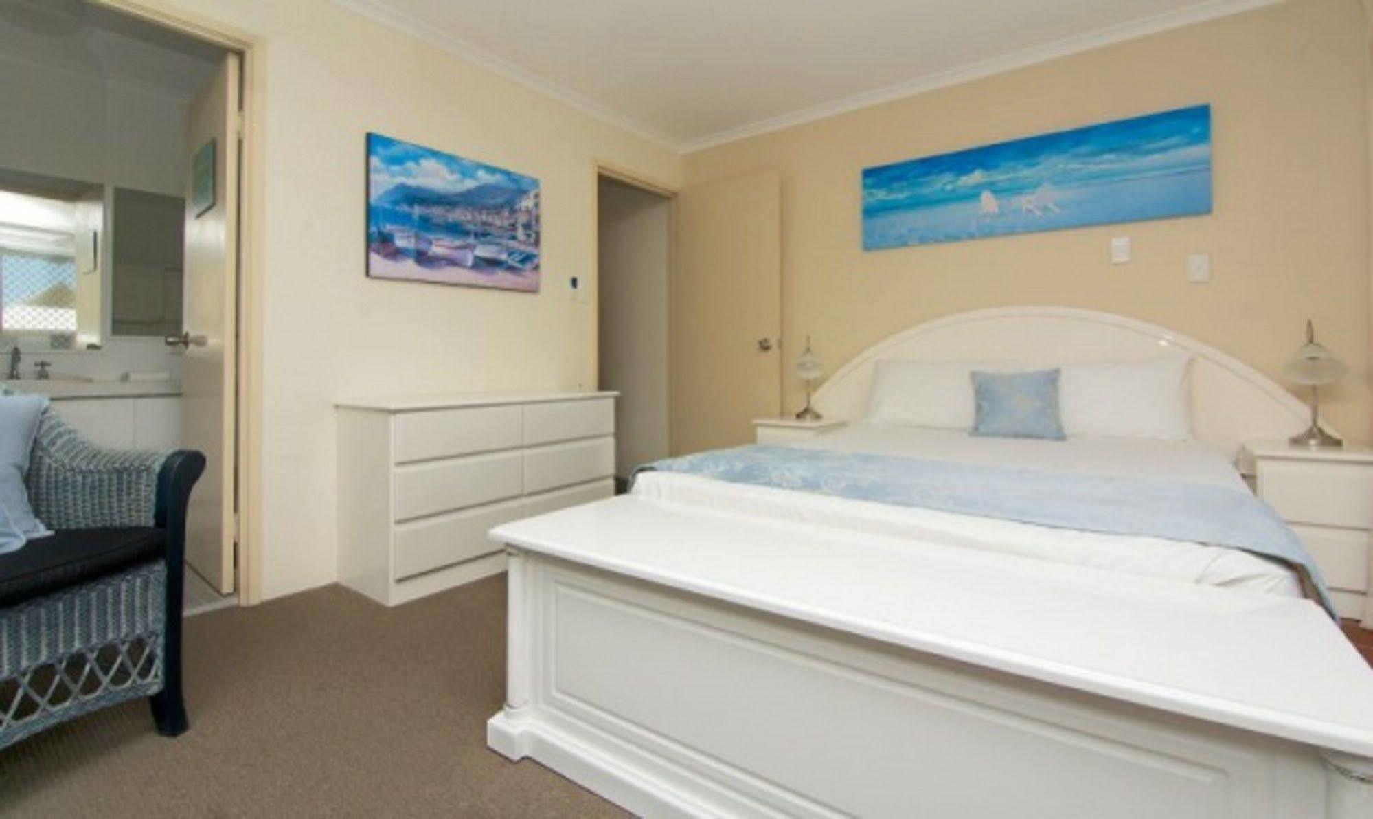 Crystal Beachfront Apartments Gold Coast Bagian luar foto